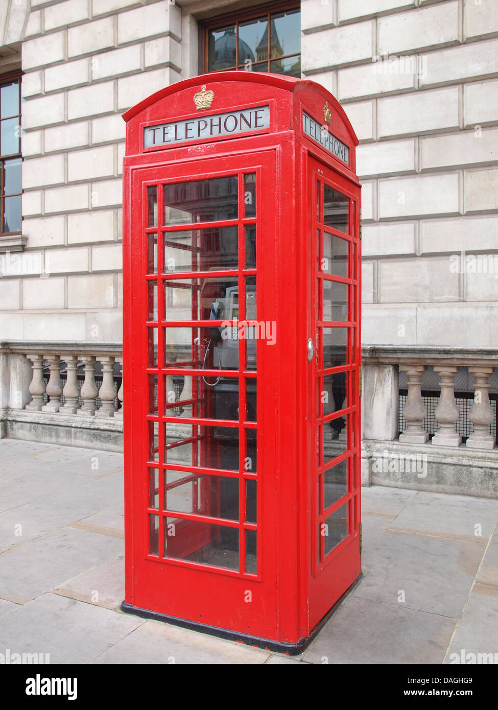 Boîte de téléphone rouge traditionnel à Londres UK Banque D'Images