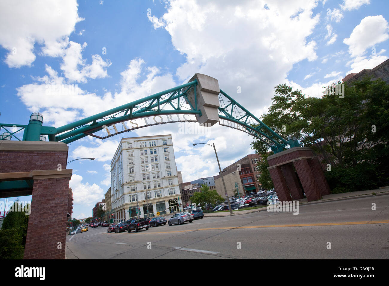 Une arche est perçu à l'entrée de l'historique quartier Third Ward à Milwaukee Banque D'Images