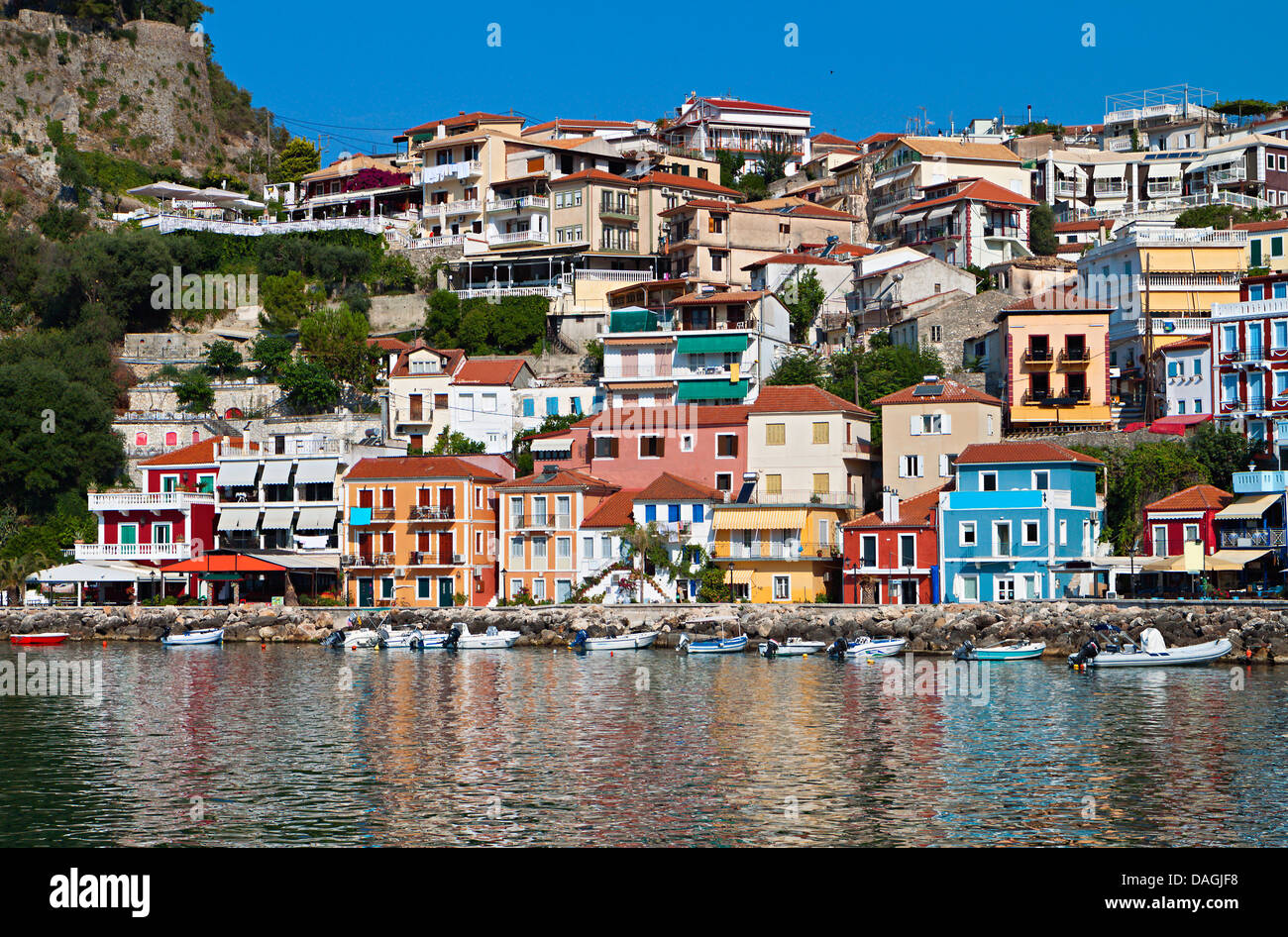 La ville de Parga et près de port de Syvota en Grèce. Mer Ionienne Banque D'Images