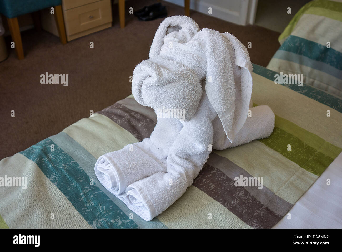 Pliage de serviettes Banque de photographies et d'images à haute résolution  - Alamy