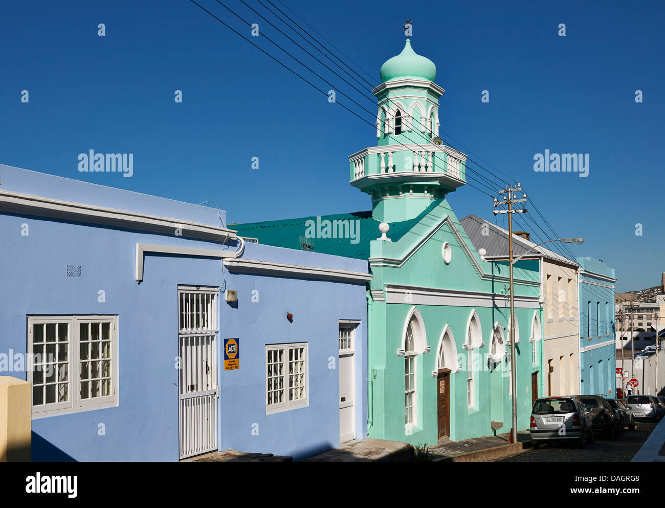 La mosquée verte entre bâtiments colorés dans Bo-Kaap, quartier de Malay, Cape Town, Western Cape, Afrique du Sud Banque D'Images