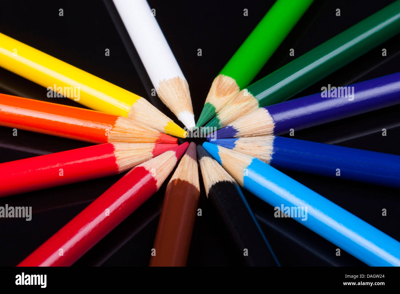 Crayons de couleur isolé sur fond noir Banque D'Images