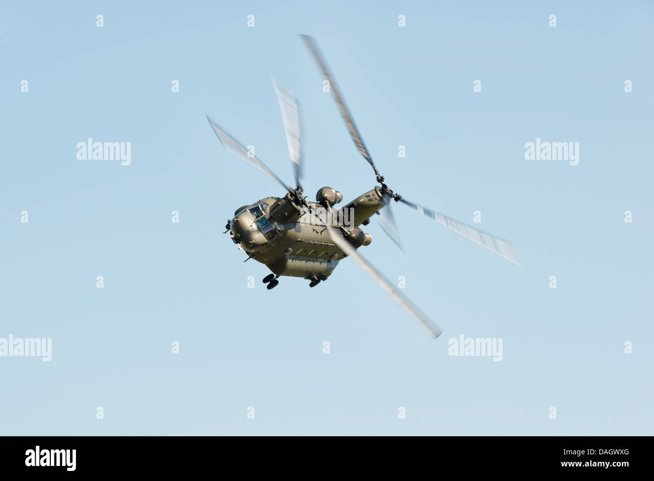 Boeing Chinook de la Royal Air Force hélicoptère rotor double s'affiche à la RAF Waddington Air Show 2013 Banque D'Images