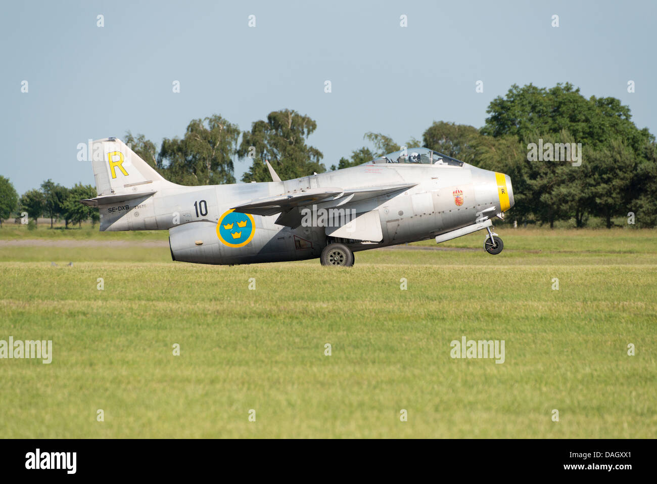 En avion de chasse suédois historique du Saab 29 Tunnan Flygande ou battant Baril atterrit à RAF Waddington à l'Airshow 2013. Banque D'Images