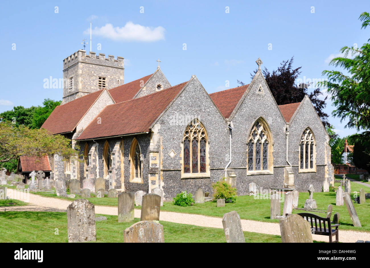 Berks - Sonning on Thames - Eglise paroissiale de St Andrew - Victorian mais avec quelques fonctionnalités Norman - milieu rural - jour d'été Banque D'Images