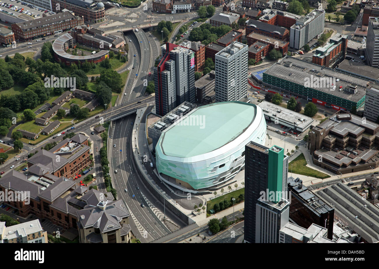 Vue aérienne de l'Arène de Leeds, ou premier Direct Arena, à côté de l'A58(M) dans le centre-ville de Leeds Banque D'Images