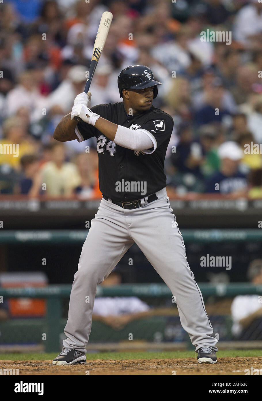 9 juillet 2013 - Detroit, Michigan, États-Unis d'Amérique - Juillet 09, 2013 : Chicago White Sox outfielder Dayan Viciedo (24) au bâton au cours de l'action jeu MLB entre les White Sox de Chicago et les Tigers de Detroit à Comerica Park à Detroit, Michigan. Les White Sox défait les Tigers 11-4. Banque D'Images