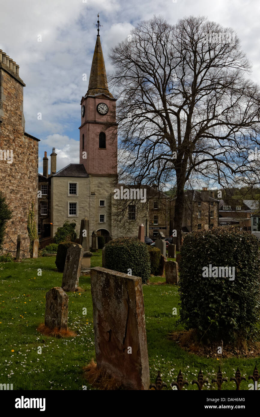 Jedburgh Market Place Sheriff Court House, horloge & Tower, entrée à Bridewell prison de l'abbaye cimetière Banque D'Images