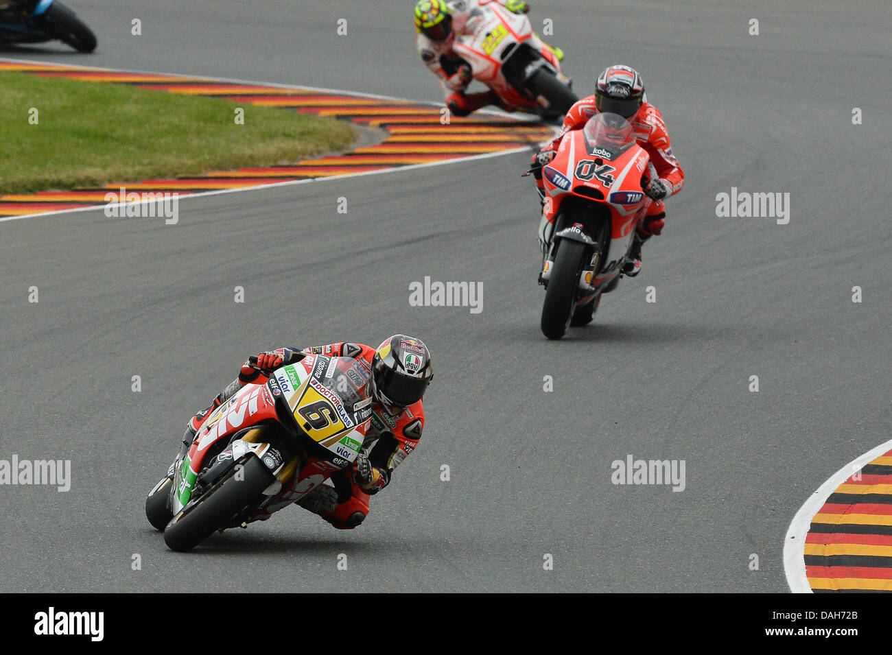 Oberlungwitz, Allemagne. 13 juillet 2013. Stefan Bradl (LCR Honda Moto GP)Andrea Dovizioso (Ducati Team) Andrea Iannone (Energy T.I.Pramac Racing) pendant les séances de qualification au circuit du Sachsenring Crédit : Gaetano Piazzolla/Alamy Live News Banque D'Images