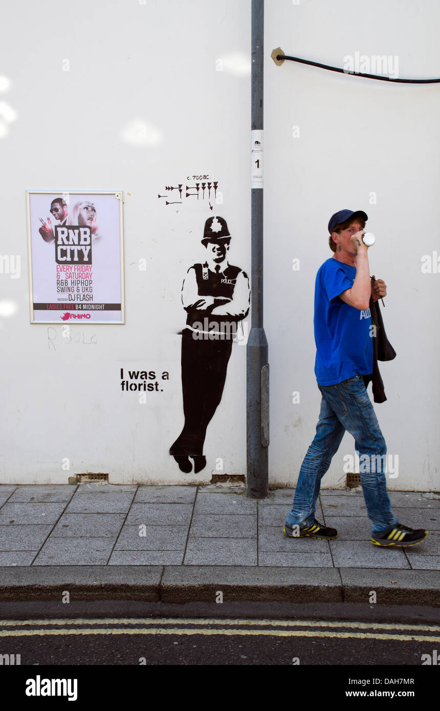 Banksy street art graffiti style policier southampton Banque D'Images