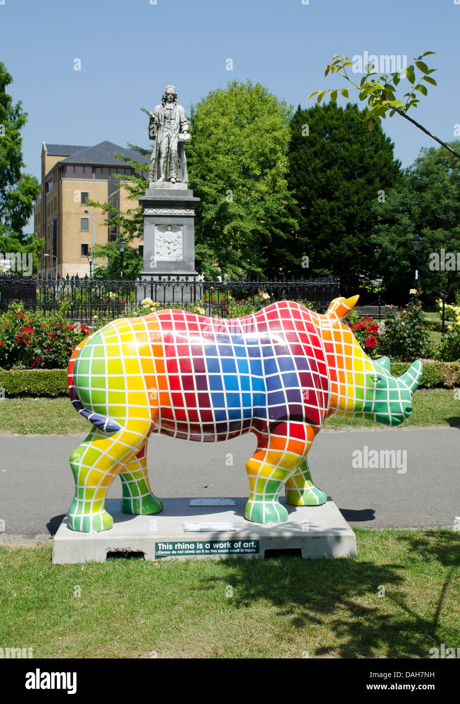 La faune Marwell apporte Go ! Les rhinocéros, une masse de classe mondiale, l'événement d'art public dans les rues et parcs de Southampton. Banque D'Images