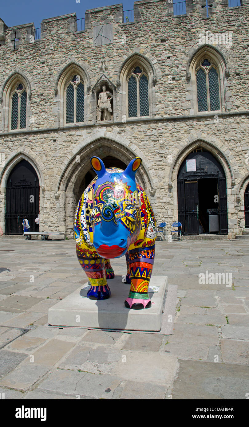 La faune Marwell apporte Go ! Les rhinocéros, une masse de classe mondiale, l'événement d'art public dans les rues et parcs de Southampton. Banque D'Images