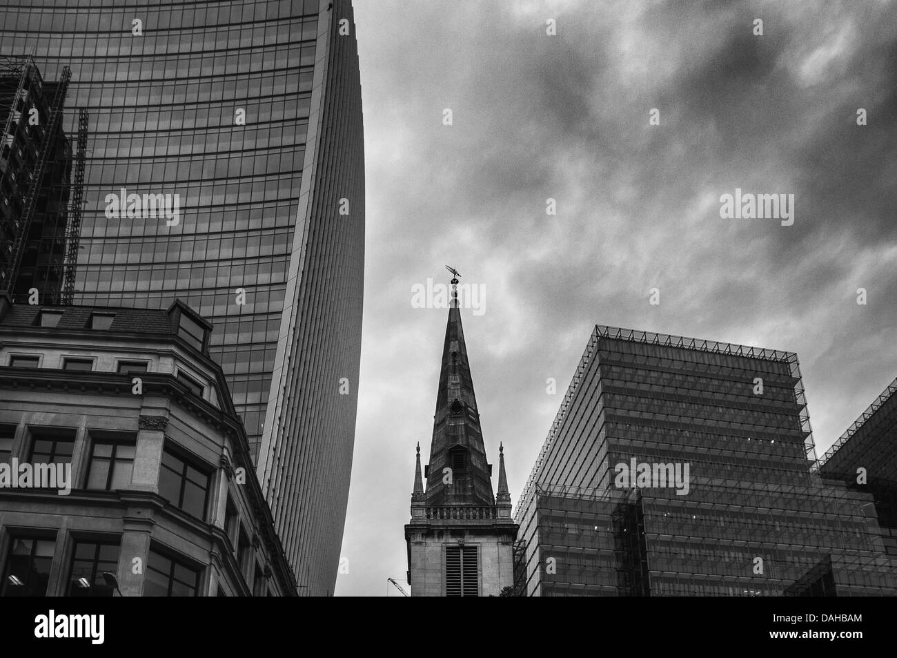 St Margaret Pattens clocher dans l'ombre de la 'talkie walkie'. Banque D'Images
