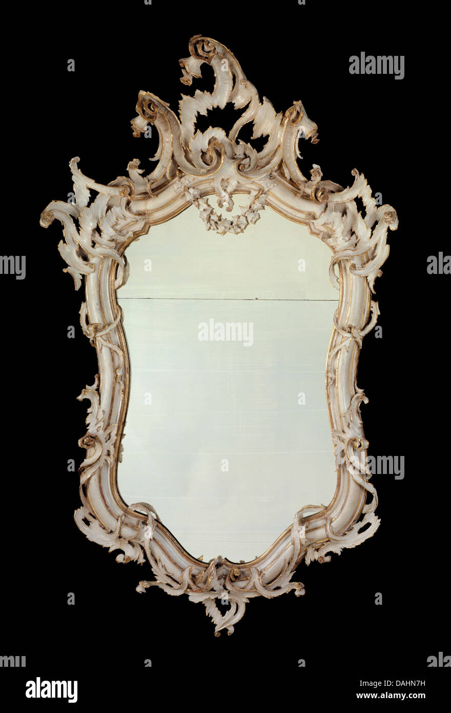 Cet ancien miroir, qui fait partie de la collection LACMA, présente des décorations ornées et illustre l'art du travail des métaux dans les cultures anciennes. Banque D'Images