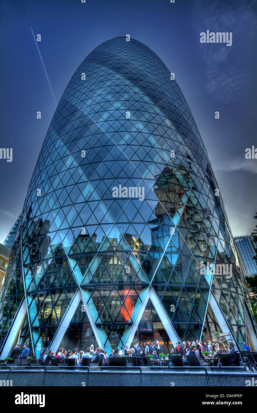 30 St Mary Axe (le Gherkin) Londres, Angleterre Banque D'Images