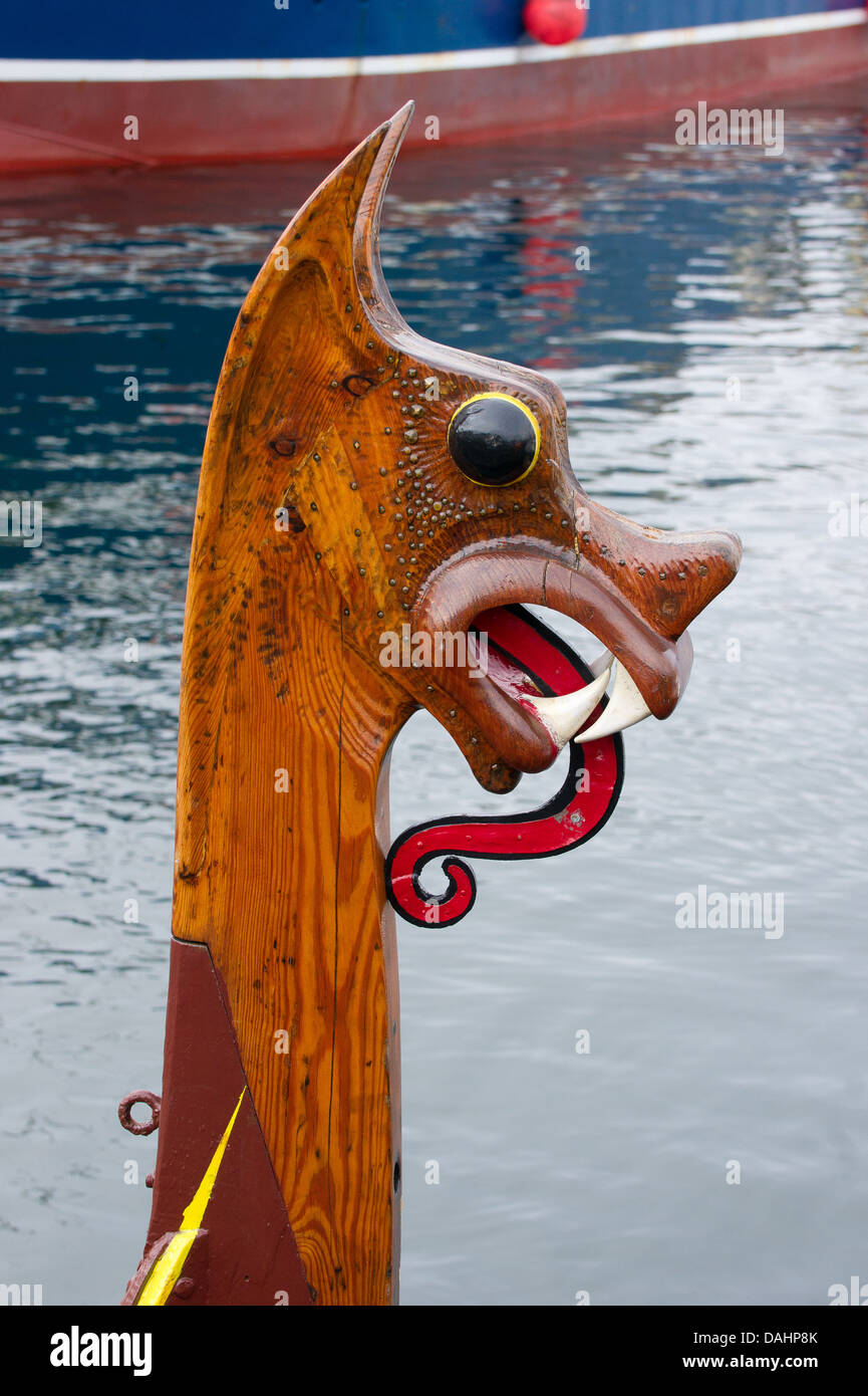 Long Boat Viking figure dragon head Banque D'Images