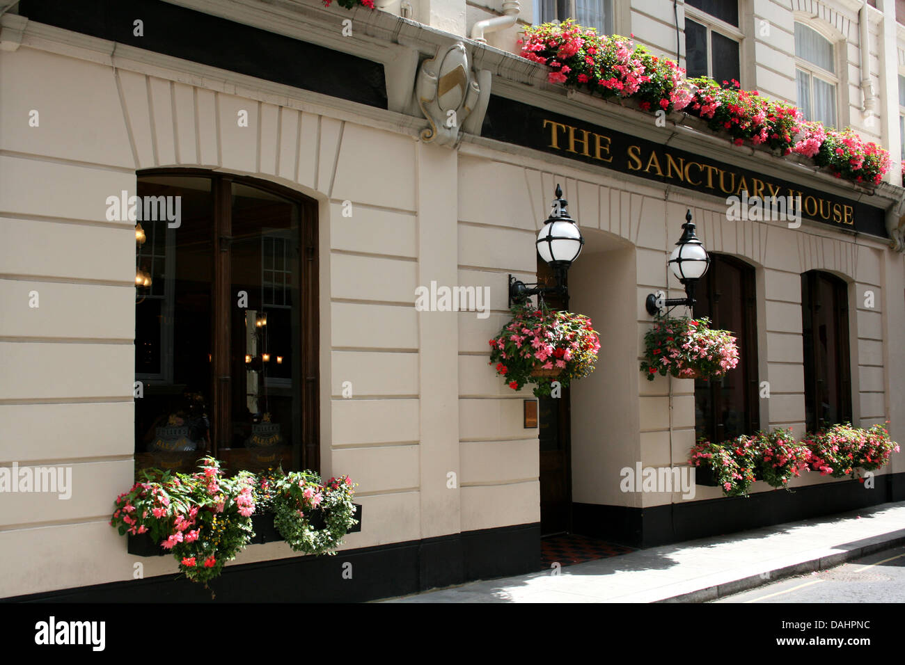 Le Sanctuary House pub Tothill Street Victoria London uk 2013 Banque D'Images