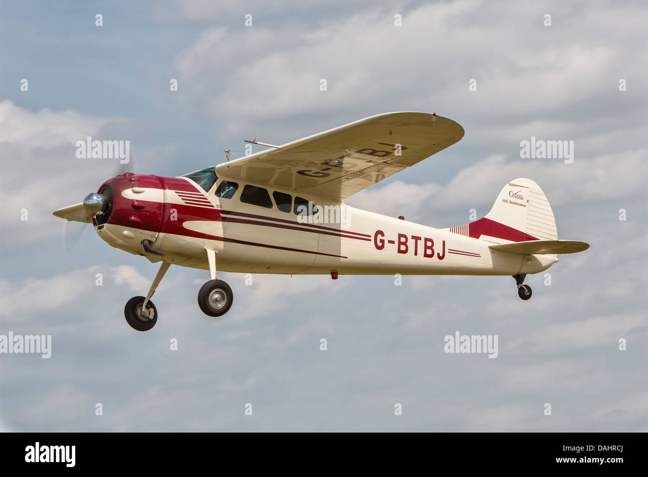 Cessna 190, immatriculé G-Businessliner BTBJ, en vol, à Breighton. Construit 1952 Banque D'Images