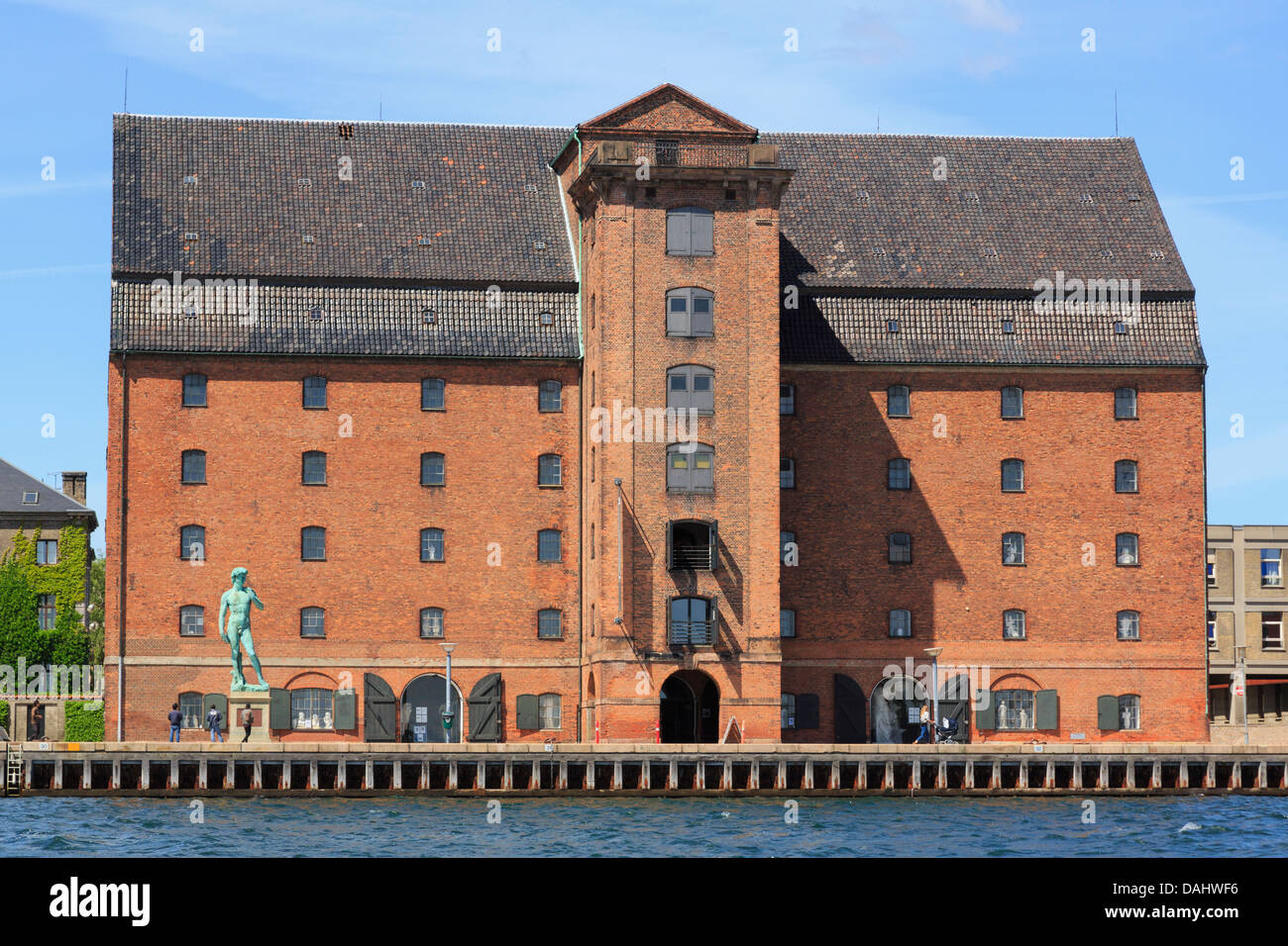 En s'appuyant sur la collection Royal Harbour waterfront est une succursale de Statens Museum for Kunst de Copenhague, Danemark, Nouvelle-Zélande Banque D'Images