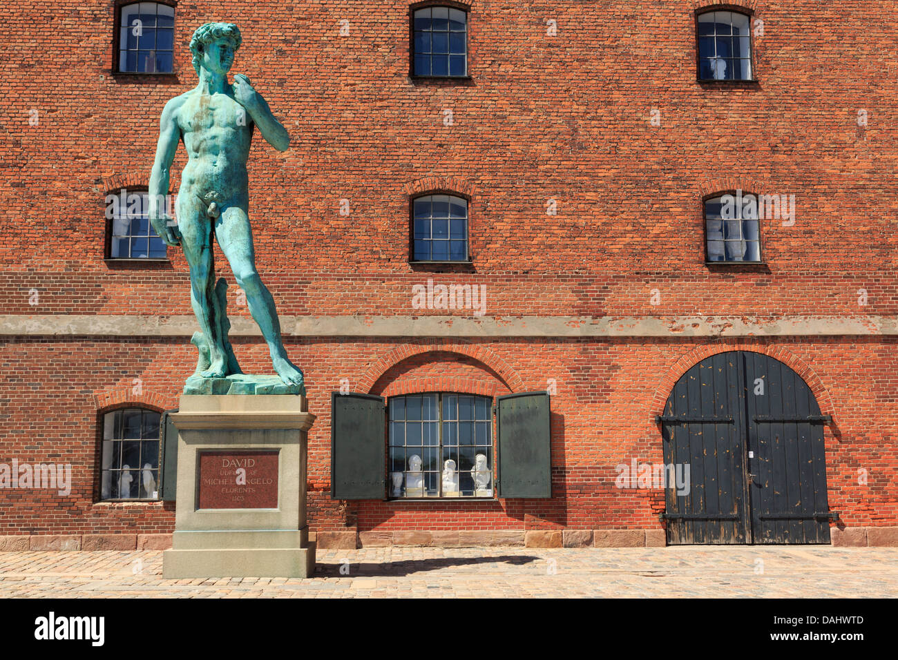 Réplique de la statue de David de Michel-Ange à l'extérieur de l'édifice Royal Collection en fonte sur Langelinie Danemark Copenhague Promenade Banque D'Images