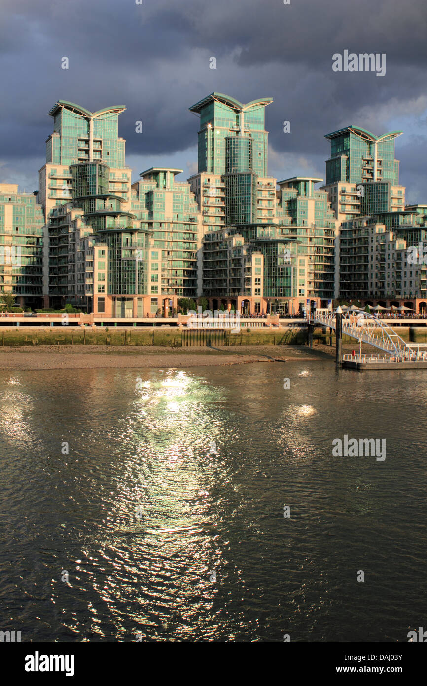 St George Wharf est un développement de la rivière dans le quartier londonien de Lambeth, l'Angleterre, sur la Tamise. London UK. Banque D'Images