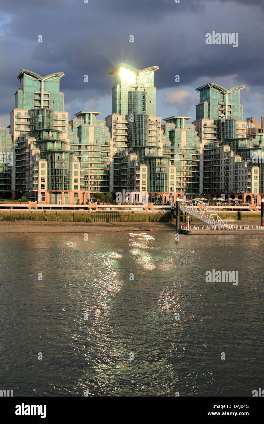 St George Wharf est un développement de la rivière dans le quartier londonien de Lambeth, l'Angleterre, sur la Tamise. London UK. Banque D'Images