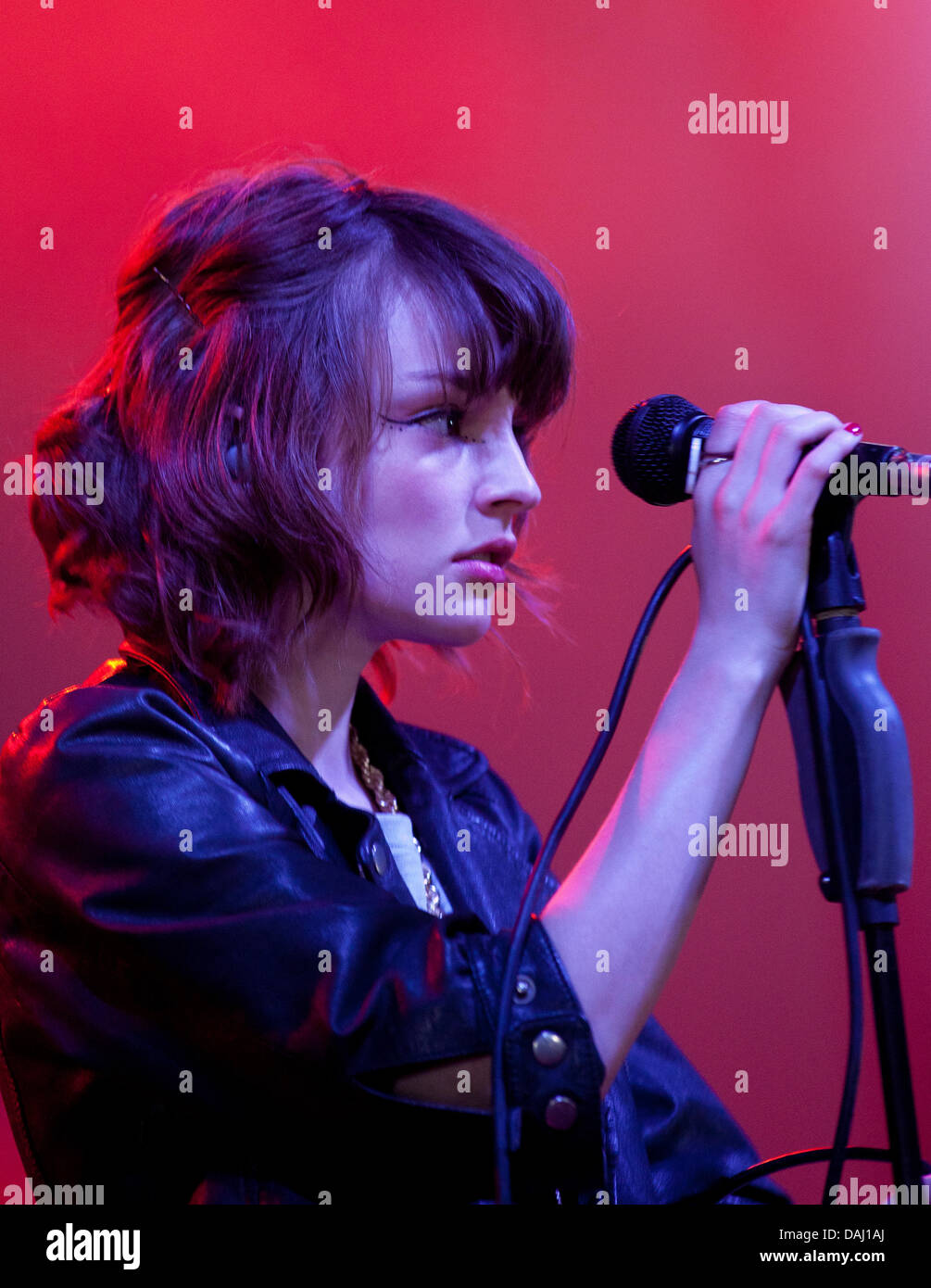 Lauren Mayberry écossais de l'électro pop band de Glasgow, Airbourne sur le stade, les transmissions à T in the Park 2013 Banque D'Images