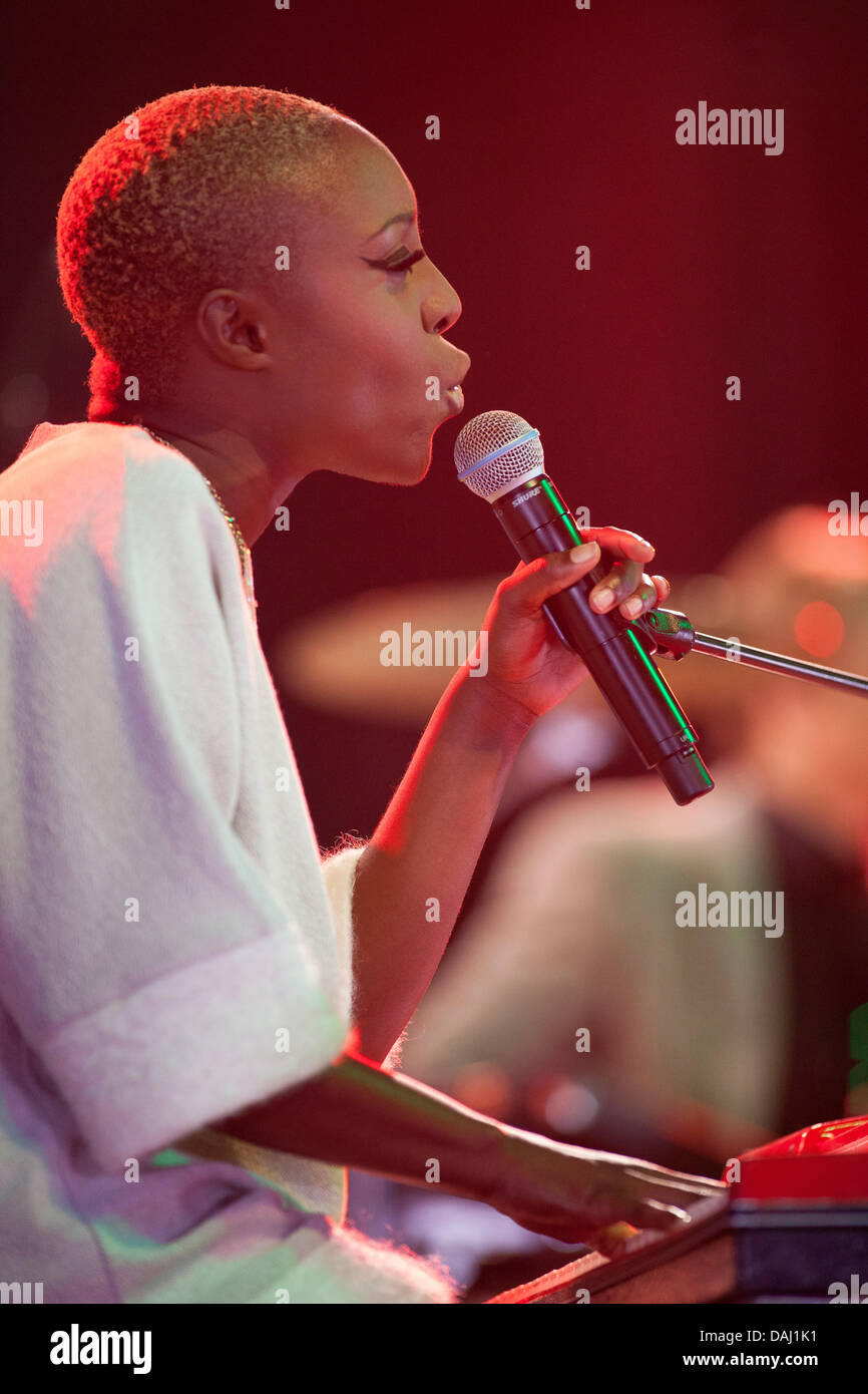 Balado, Kinross, Scotland, UK, dimanche, 14 juillet, 2013. Laura Mvula, chanteur auteur-compositeur britannique de Birmingham, sur le stade, les transmissions à T in the Park 2013, le festival de musique de trois jours est maintenant à sa 20e année. © a appelé l'farrell Banque D'Images