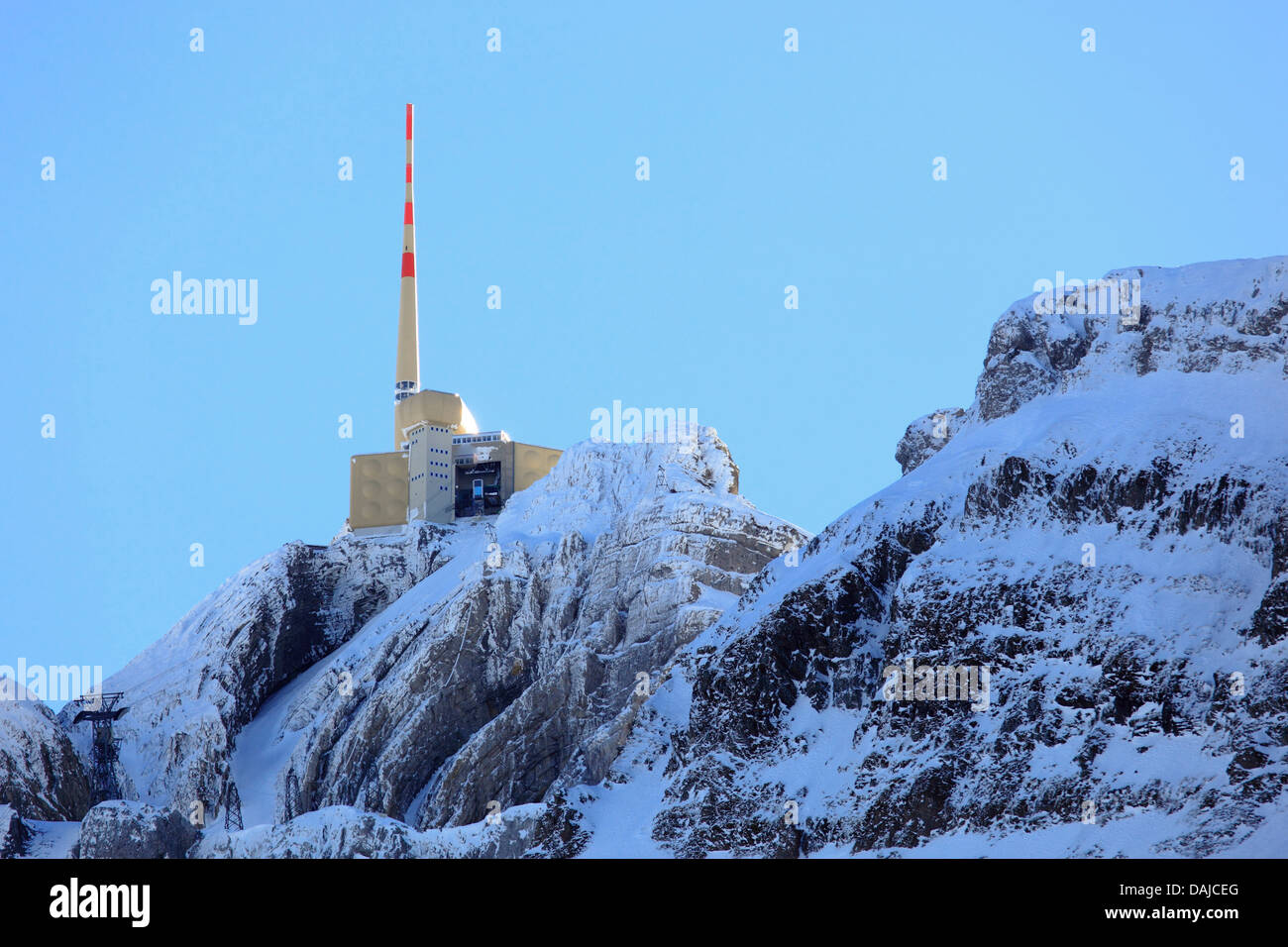 Station de transmission sur le haut de Saentis (2502 m) dans l'Alpstein, la Suisse, l'Appenzeller Alpen Banque D'Images