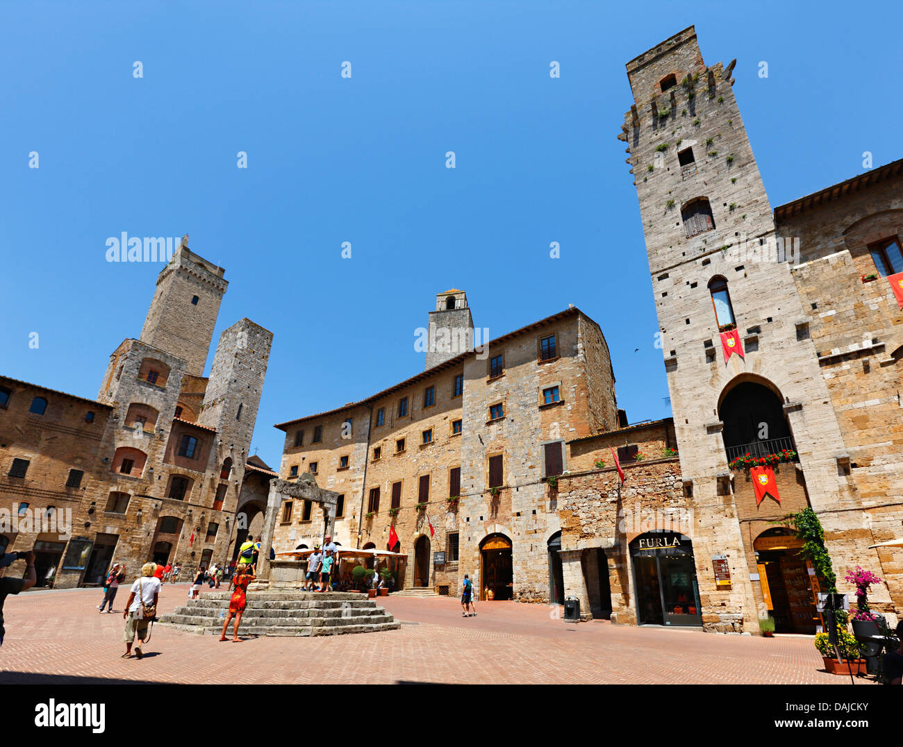 San Gimignano, Piazza della Cisterna, Italie Banque D'Images