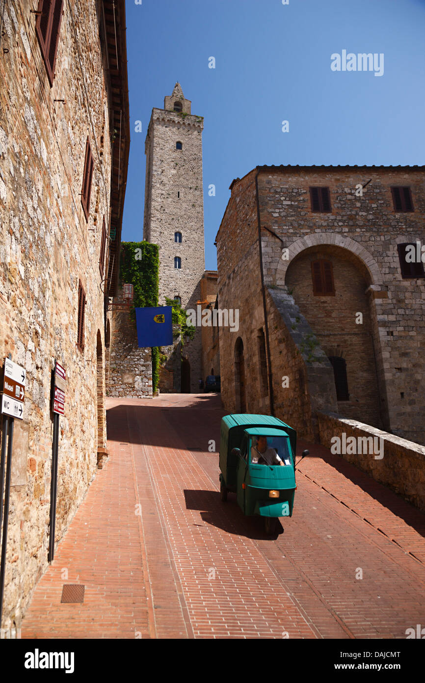 Dans la rue San Gimignano, Italie Banque D'Images