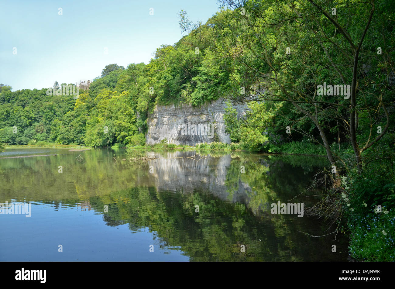 La rivière Wye Millers Dale dans le Derbyshire Dales Banque D'Images