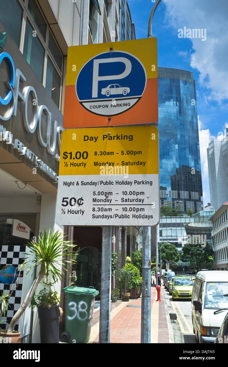 dh CLARKE QUAY SINGAPOUR Singapour signalisation parking prix et panneau restrictions parking frais zone asie restreinte Banque D'Images
