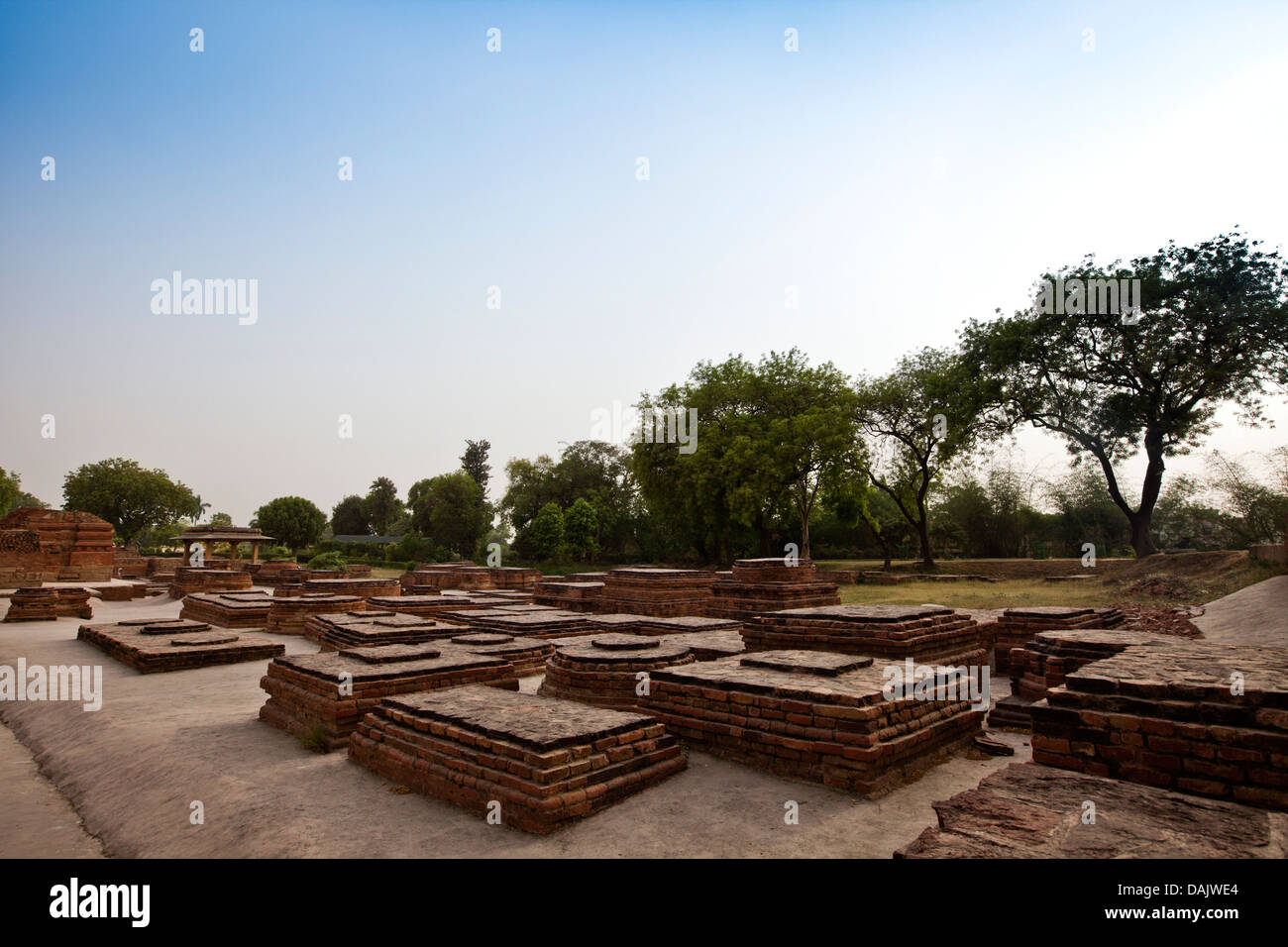 Mini Stupas à site archéologique, Manauti Stupa, Sarnath, Varanasi, Uttar Pradesh, Inde Banque D'Images