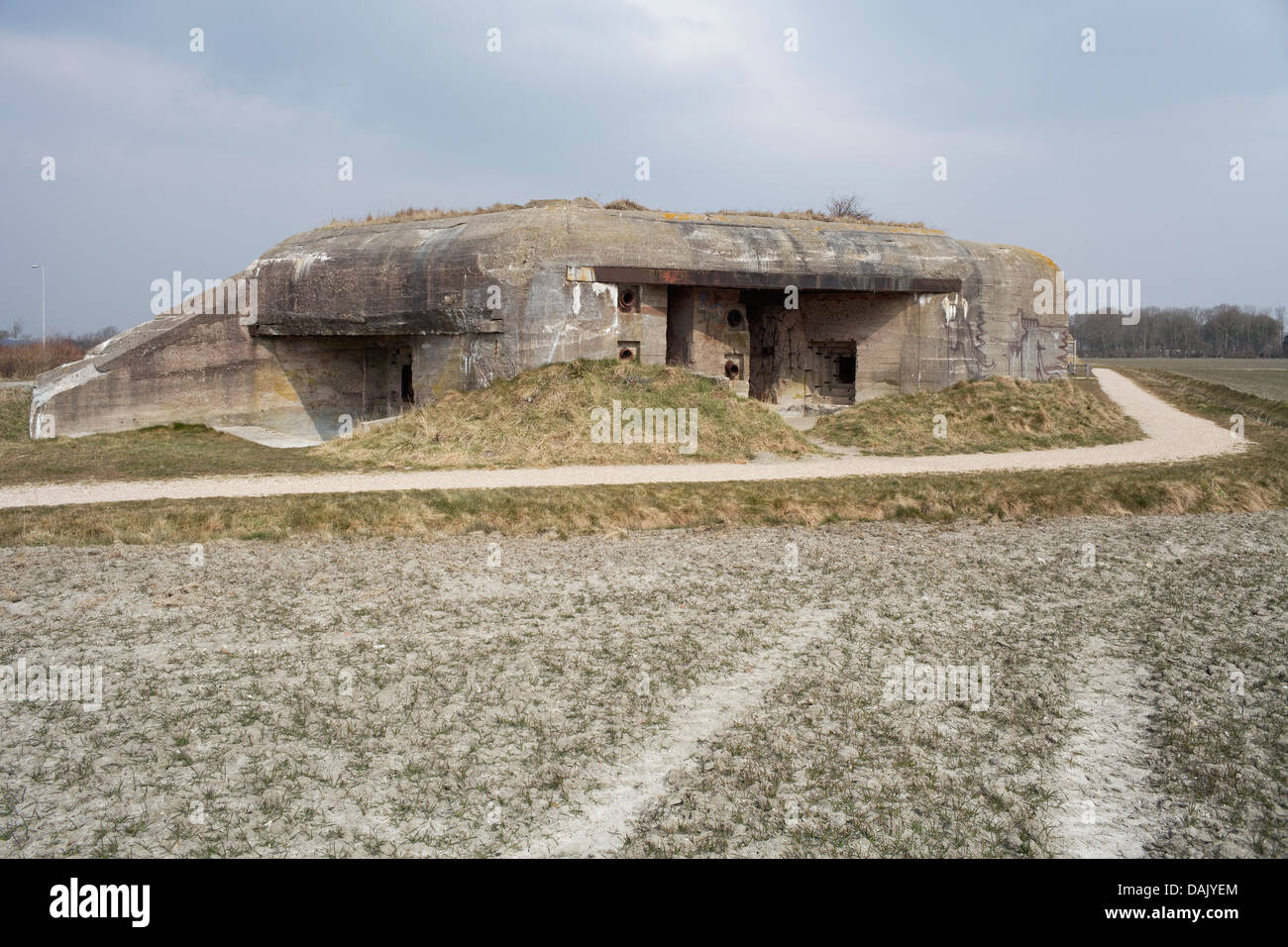 Bunker allemand de la Seconde Guerre mondiale, type 623, la terre
