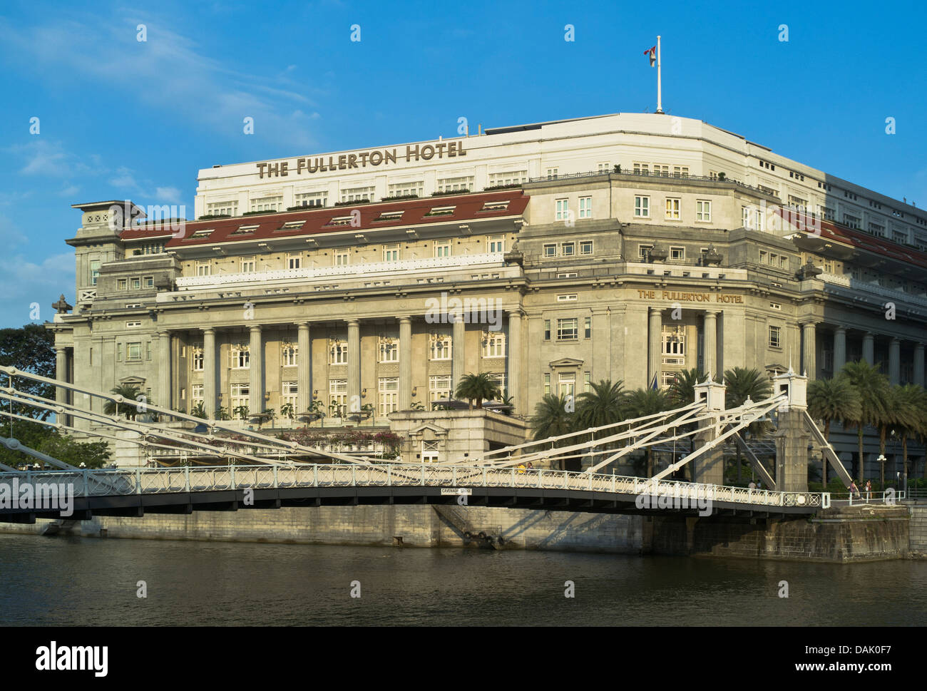 Dh Fullerton Building CENTRE-VILLE SINGAPOUR Le bâtiment de l'Hôtel Fullerton et pont Cavenagh Banque D'Images