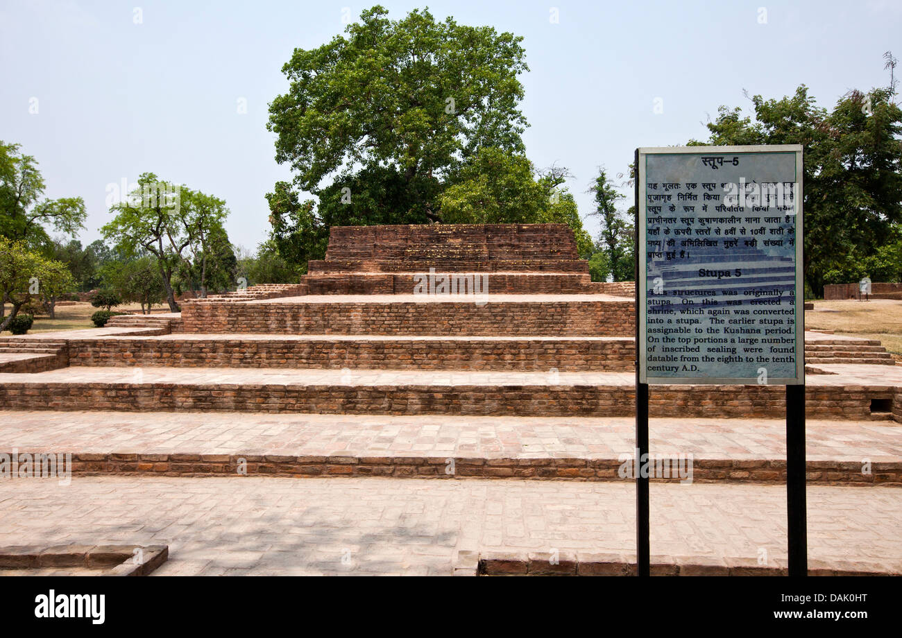 Pancarte d'information dans un temple, temple de Jain, Shravasti, Uttar Pradesh, Inde Banque D'Images