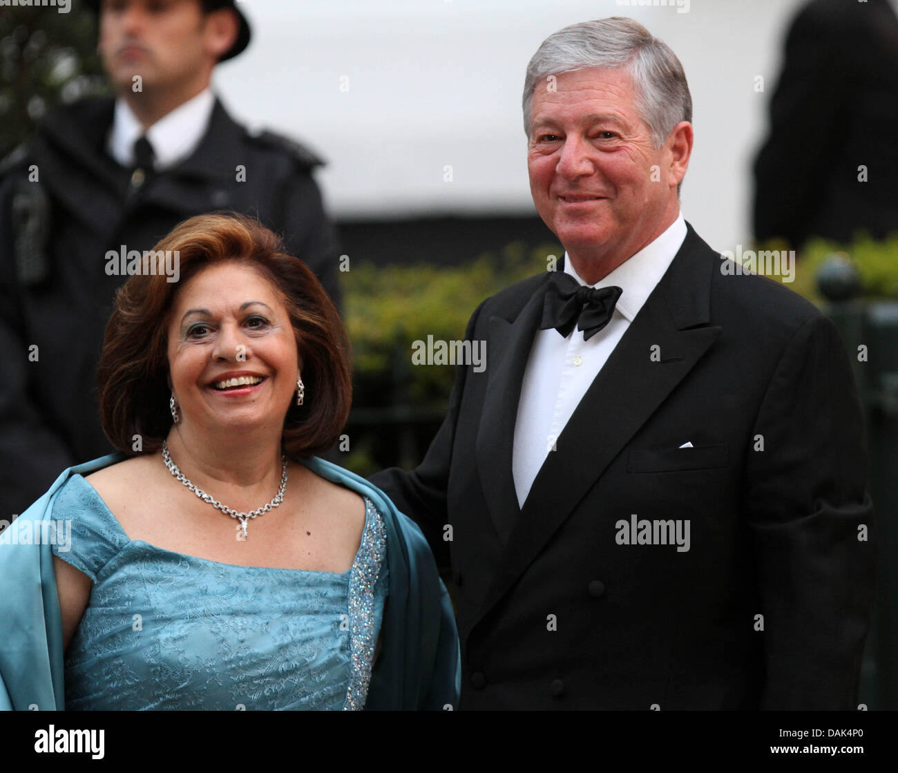 Le prince Alexandre de Yougoslavie et Prince de Yougoslavie arrivent pour un dîner de mariage tenue au Mandarin Oriental Hyde Park à Londres, Grande-Bretagne, 28 avril 2011, à la veille de la Mariage du Prince William et Kate Middleton. Photo : Albert Nieboer Banque D'Images