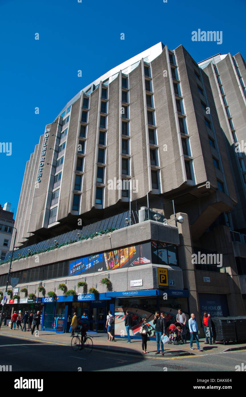 Style brutaliste St Giles Hotel le long de la rue Tottenham Court Road de Bloomsbury London England Angleterre UK Europe Banque D'Images