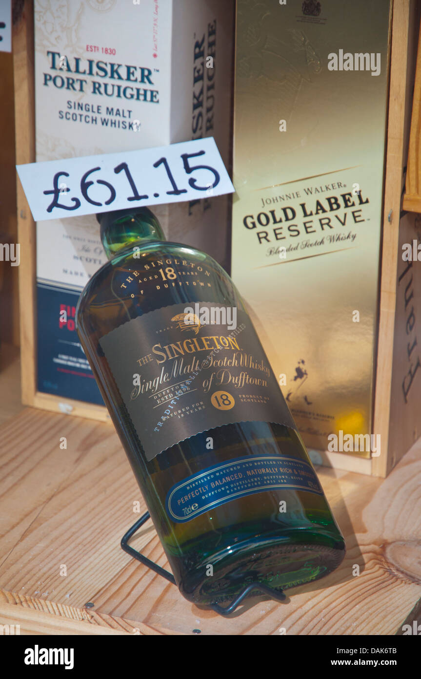 Single Malt Scotch Whisky boutique spécialisée dans Great Portland Street fenêtre central district Fitzrovia London England Angleterre UK Banque D'Images