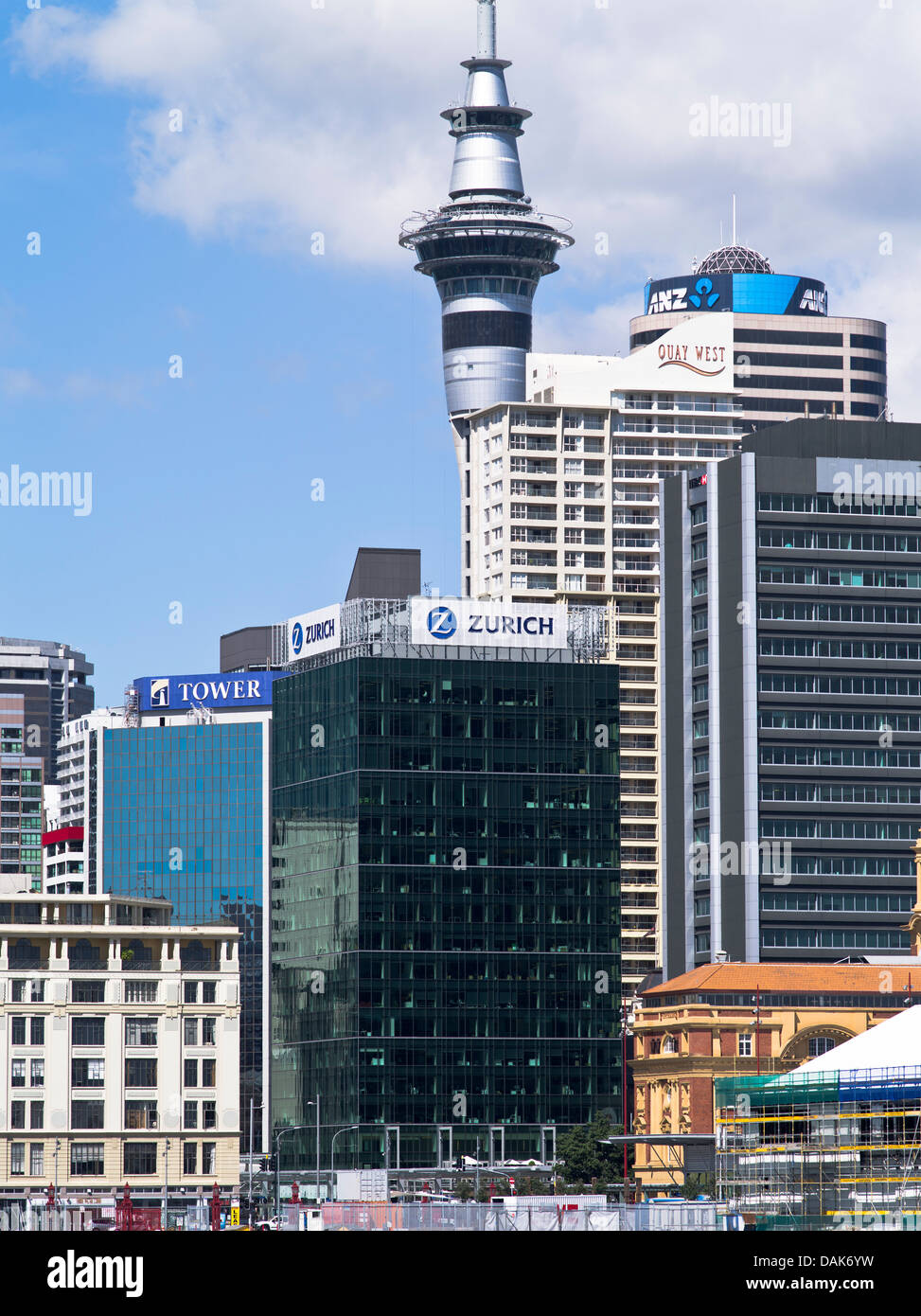 dh Auckland Harbour AUCKLAND NOUVELLE-ZÉLANDE Auckland ville gratte-ciel bâtiments Sky tour bâtiment gratte-ciel horizon architecture moderne du centre-ville Banque D'Images