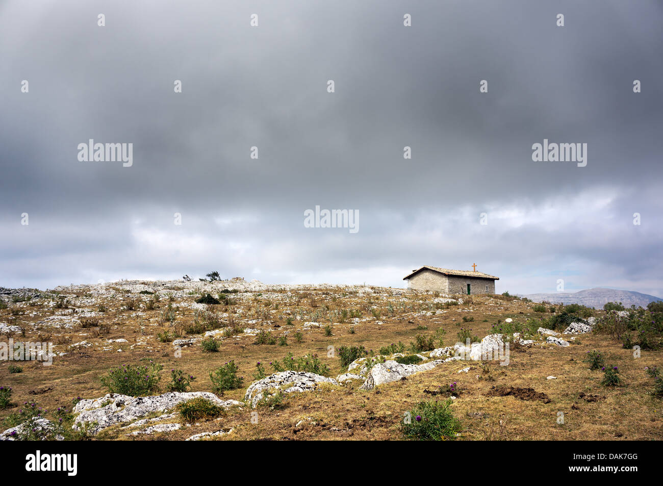 Petite église de San Adrian à Urbasa montagnes, Navarre, Espagne Banque D'Images