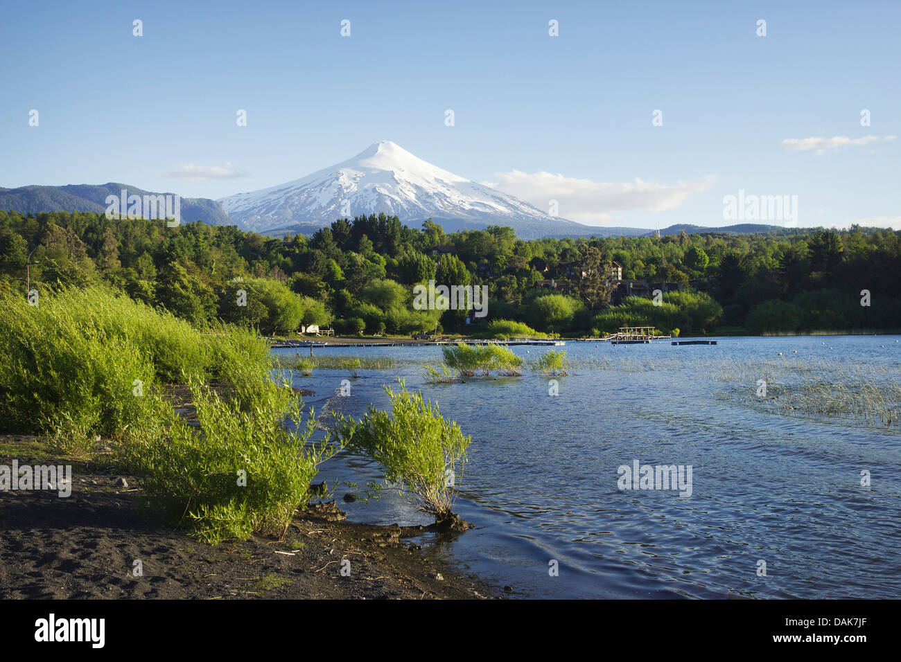 Pucon ; Lago Villarrica et le volcan Villarrica, le Chili, la Patagonie Banque D'Images