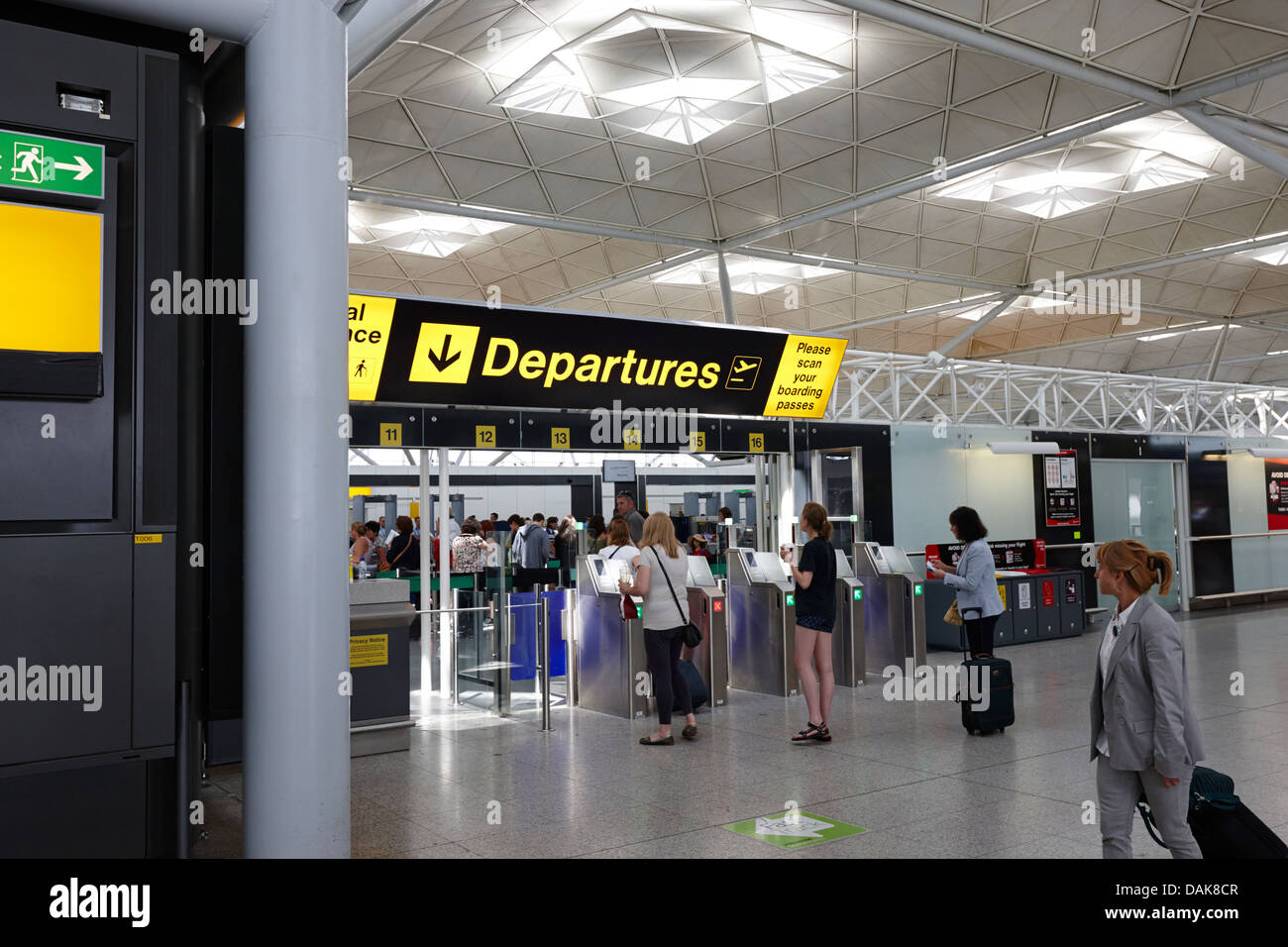 Zone des départs de l'aéroport de Londres Stansted Essex, Angleterre Royaume-Uni Banque D'Images