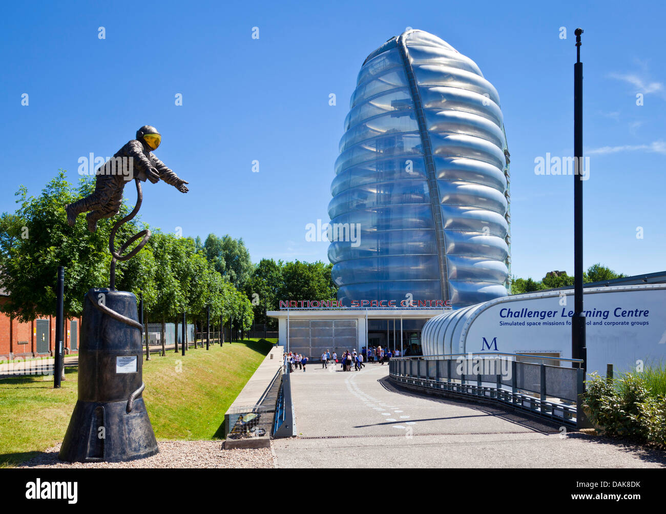 En dehors du modèle de l'astronaute le National Space Centre Leicester Leicestershire Angleterre tour fusée UK GB EU Europe Banque D'Images