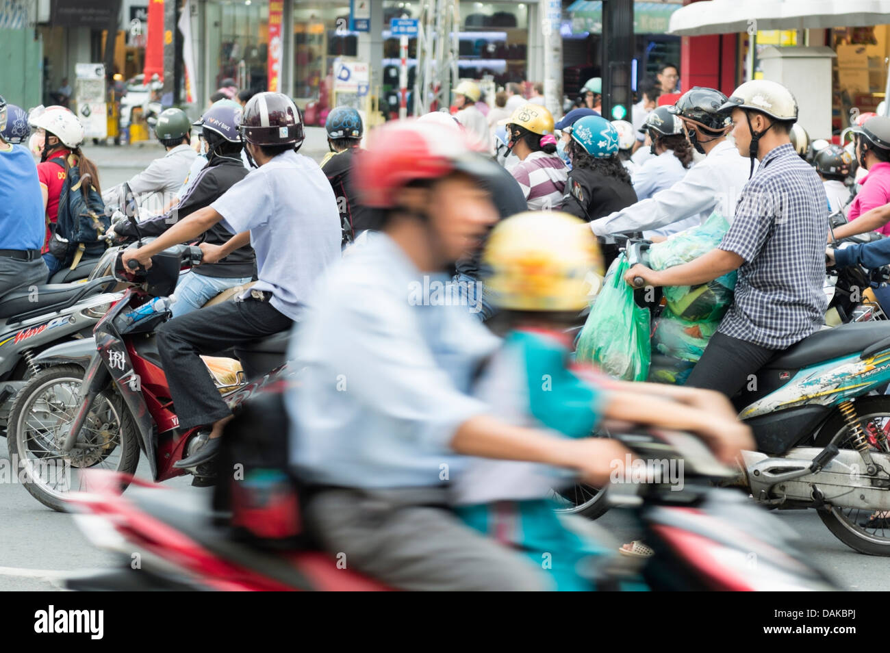 Ho Chi Minh Ville (Saigon), Vietnam - trafic scooter Banque D'Images