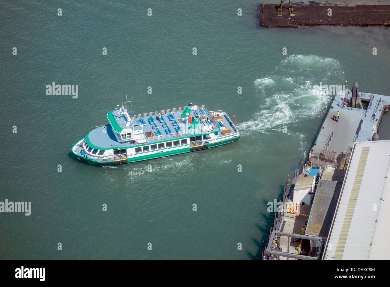 Gosport Ferry Portsmouth Passagers. 'L'esprit de Gosport' au départ de Portsmouth. Banque D'Images