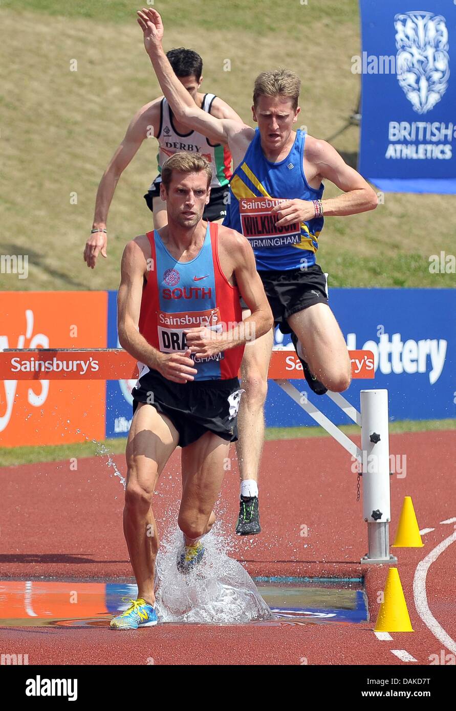 Birmingham, UK. Le 13 juillet, 2013. Mark DRAPER (Bedford) mène de James Wilkinson (Leeds). 3000m steeple hommes. Sainsburys Championnats britanniques. Diamond League. Alexander Stadium. Birmingham. UK. 13/07/2013. © Sport en images/Alamy Live News Banque D'Images