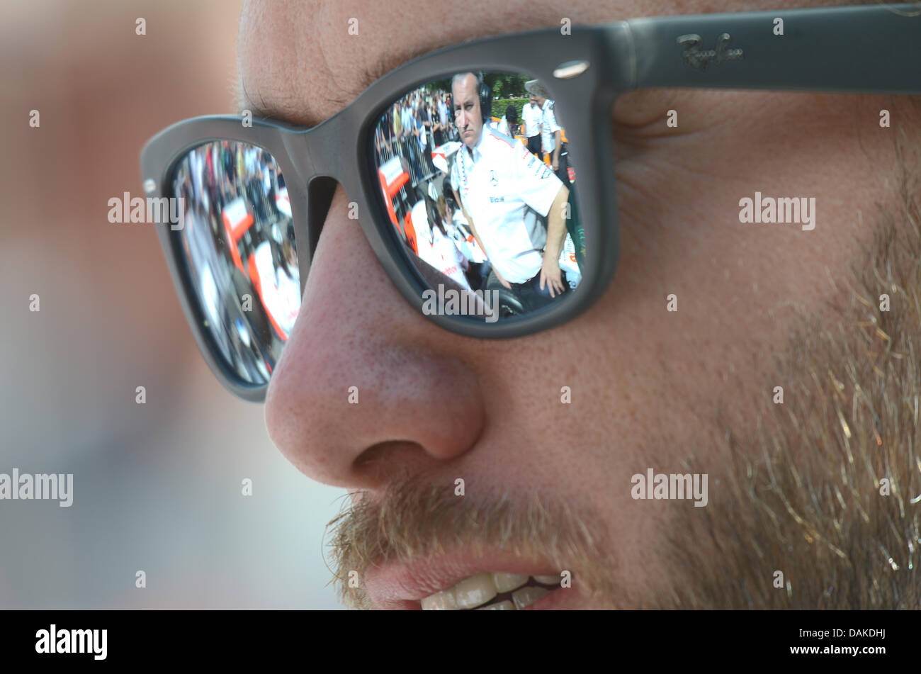 Nick Heidfeld au Goodwood Festival of Speed avec McLaren Ingénieur voiture  reflète dans des lunettes de soleil. Chauffeur dans des fosses. L'espace  pour copier Photo Stock - Alamy