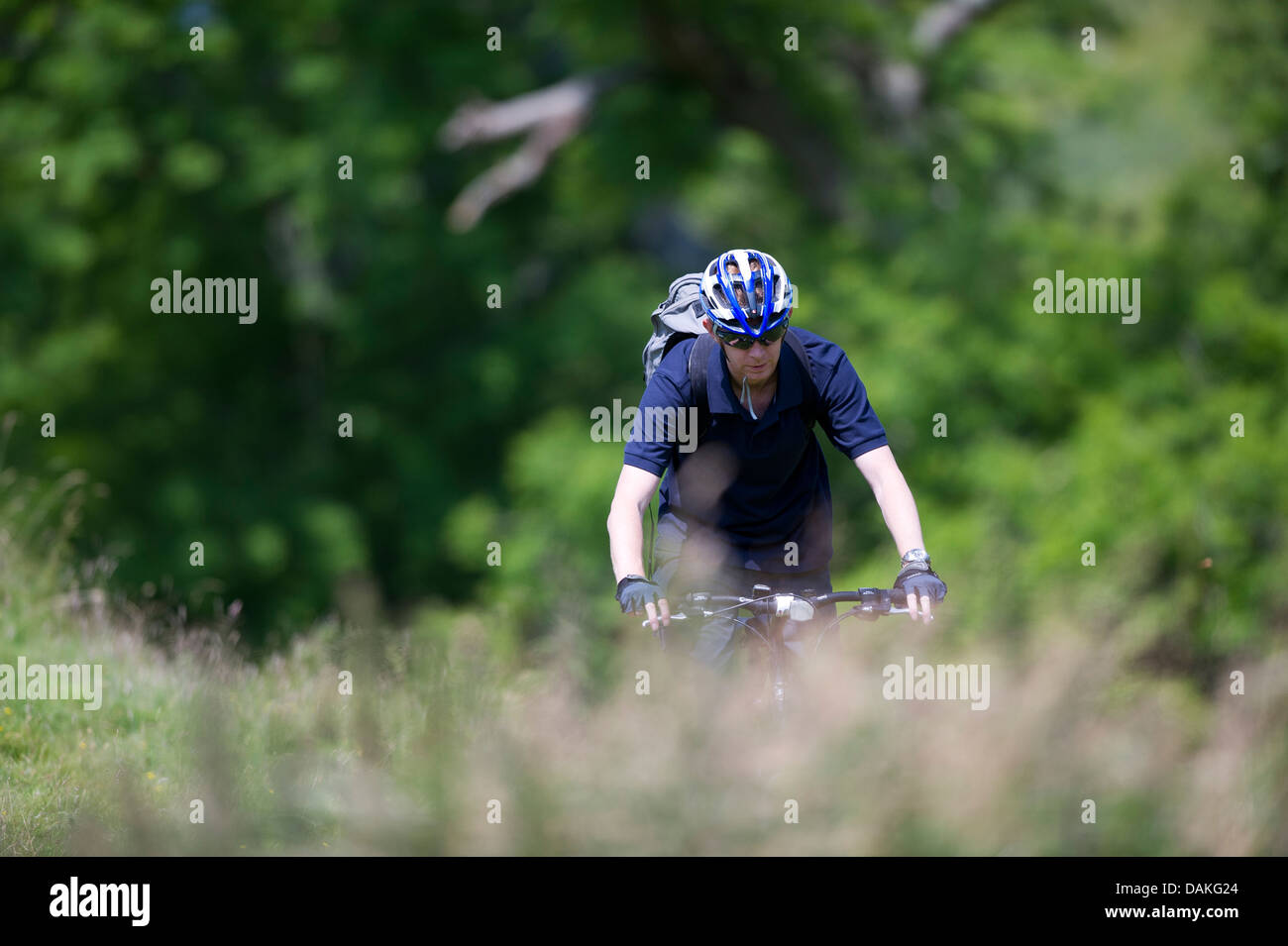 Un vélo de montagne équitation cycliste Banque D'Images